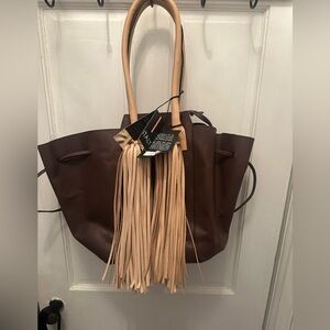 👜 🤠 Tan and Brown Leather Tote Bag with Fringe (Reposh)❤️❤️❤️
